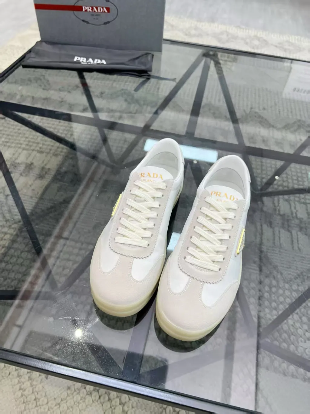 Factory price: 380💰Prada new men's leather sports shoes, the highest version on the market, any comparison is welcome🆚! The original leather has excellent texture and is super high-end! Fetal sheep net lining imported from Italy, removable pad! Luxurious materials and fine workmanship, highly recommended! Code number: 38-44, customized 45